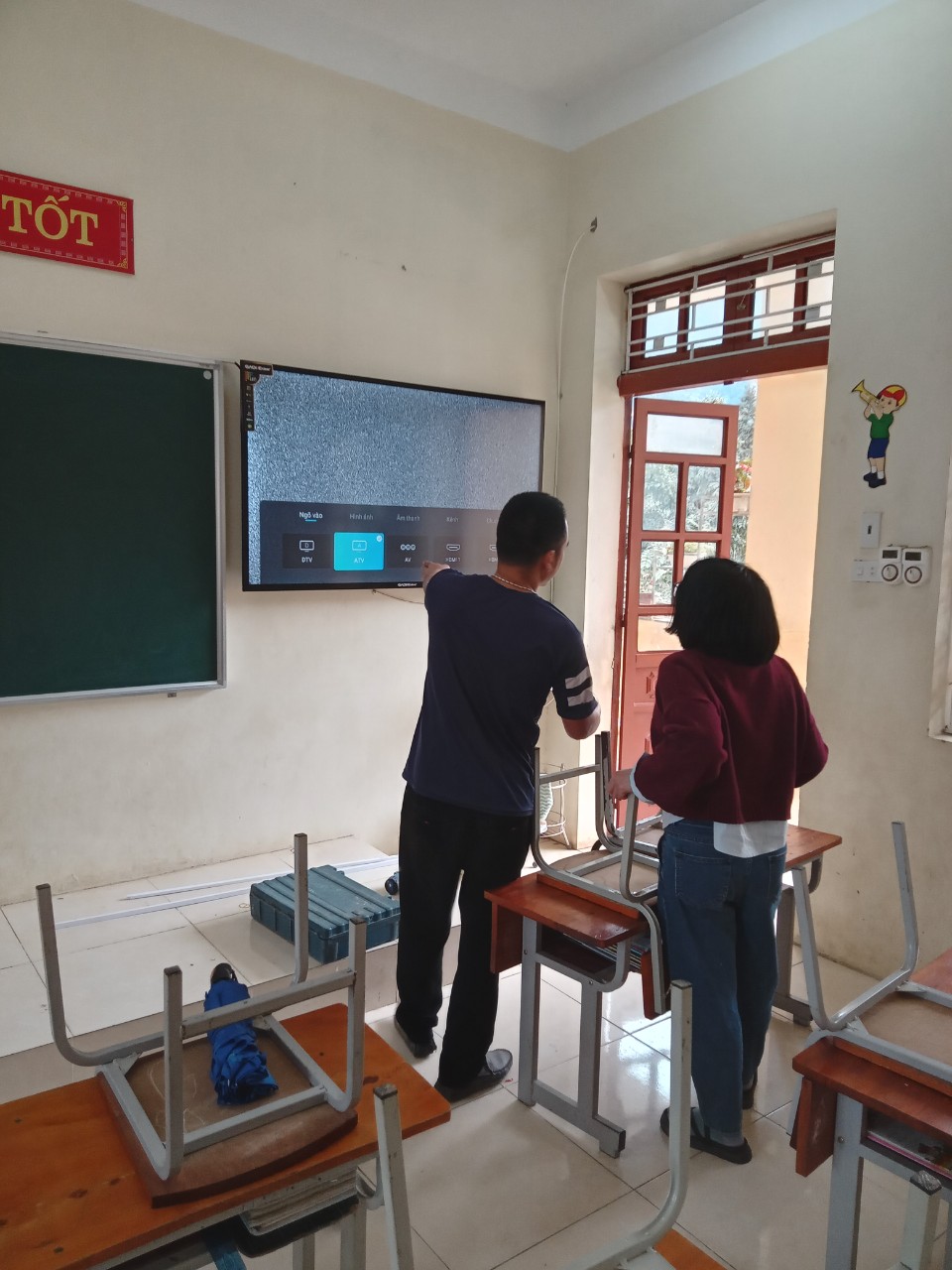 tivi cường lực ứng dụng trong giáo dục