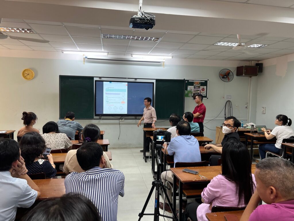 màn hình tương tác giá rẻ tại Trung học Thực hành trực thuộc đại học Sư Phạm