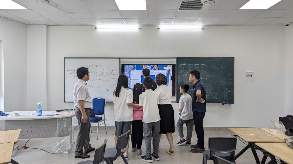 màn hình tương tác tích hợp bảng trượt